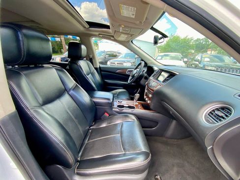 Used 2017 Nissan Pathfinder Platinum w/ Family Entertainment Package AWD/4WD image 10