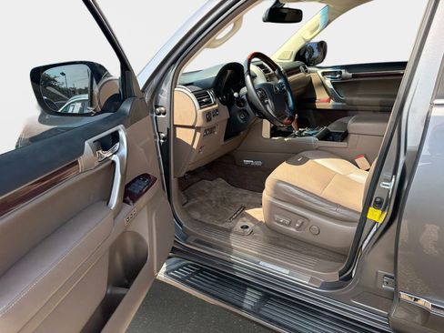 Used 2019 Lexus GX 460 Luxury AWD/4WD image 17