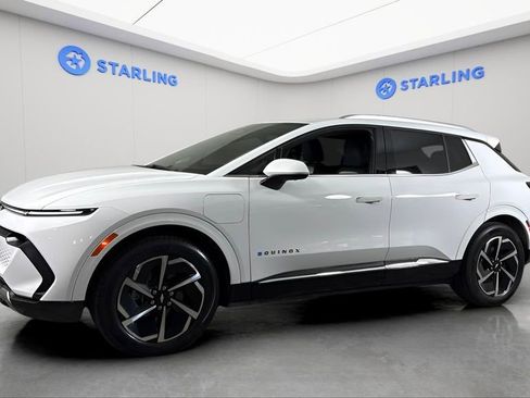 Used 2025 Chevrolet Equinox EV LT image 2