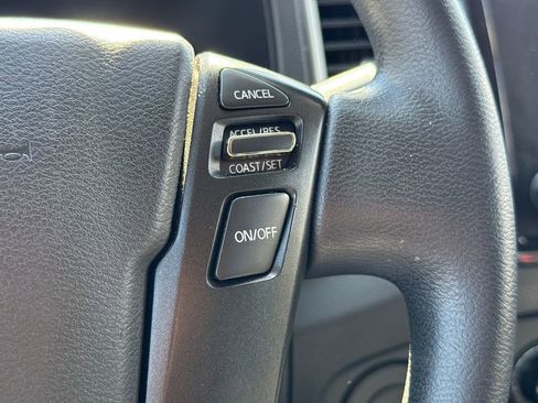 Used 2022 Nissan Frontier SV image 27