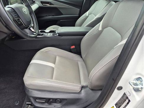 Used 2025 Toyota Camry SE w/ Convenience Package FWD image 14