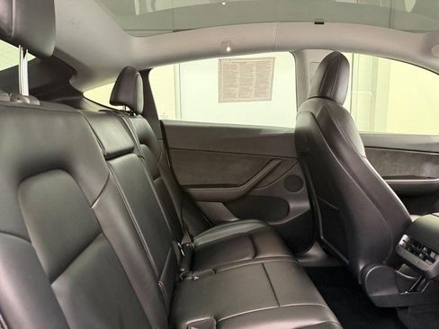 Used 2021 Tesla Model Y Long Range image 8