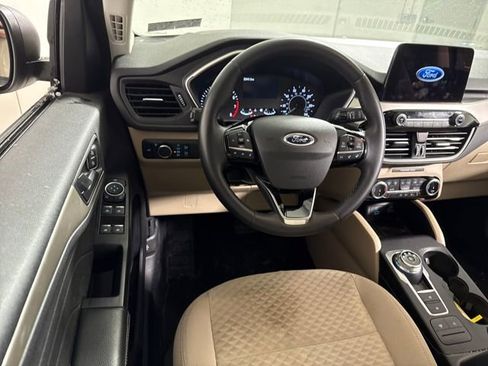 Used 2022 Ford Escape SE w/ Convenience Package image 16