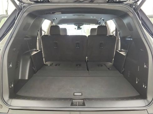 Used 2023 Chevrolet Traverse LT w/ Rear Camera Mirror Package AWD/4WD image 37