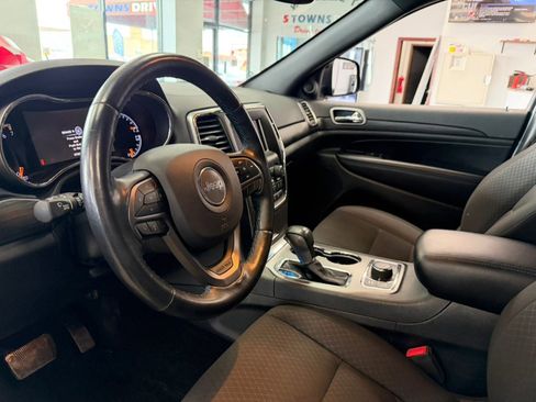 Used 2020 Jeep Grand Cherokee Laredo image 17