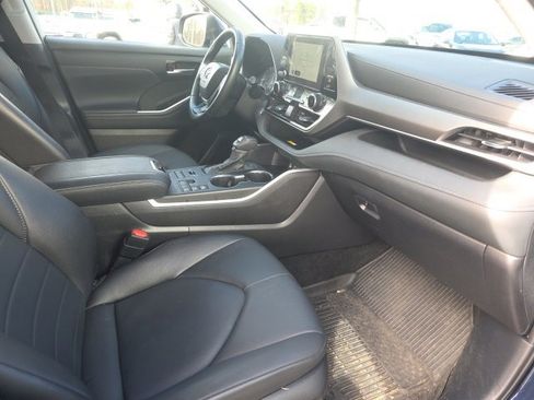 Used 2024 Toyota Highlander XLE image 14