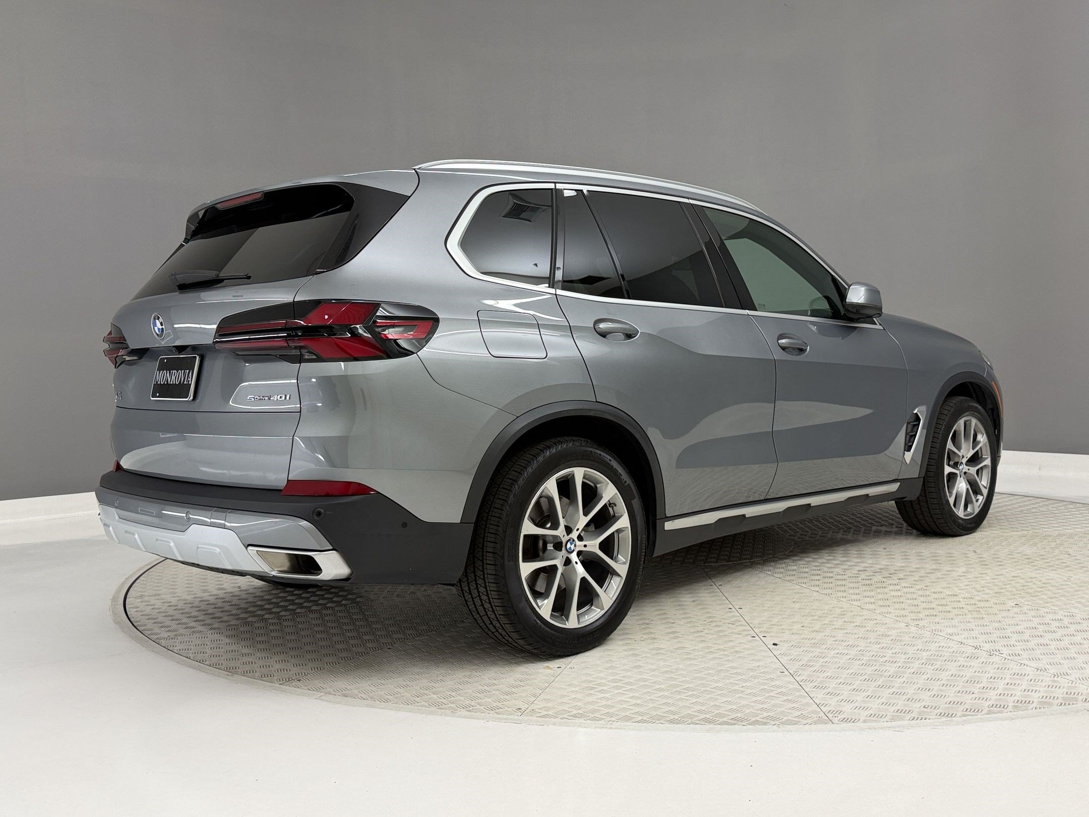 Certified 2024 BMW X5 sDrive40i w/ Parking Assistance Package RWD image 9