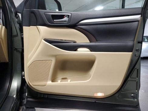 Used 2015 Toyota Highlander XLE image 28