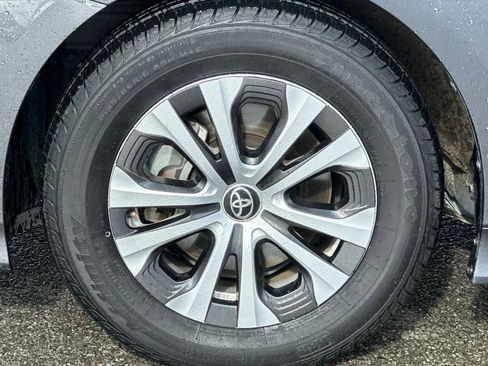 Used 2022 Toyota Prius Prime XLE image 27