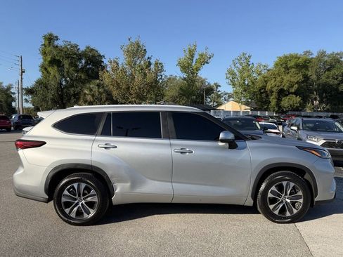 Used 2023 Toyota Highlander XLE FWD image 4