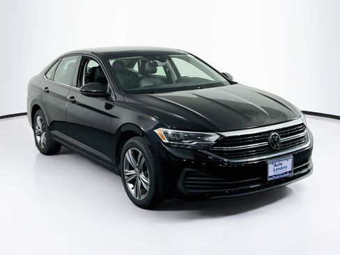 Used 2023 Volkswagen Jetta SE FWD image 3