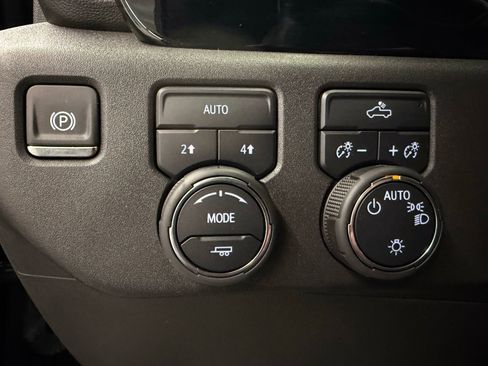 Used 2024 Chevrolet Silverado 1500 LT AWD/4WD image 15