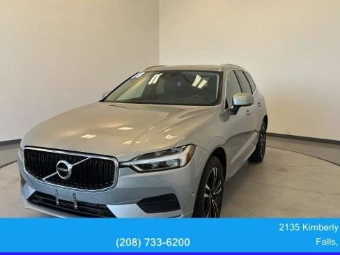Used 2018 Volvo XC60 T6 Momentum w/ Vision Package AWD/4WD image 3