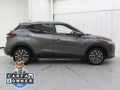 Used 2023 Nissan Kicks SV FWD image 2