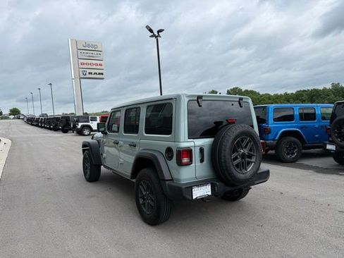 Used 2024 Jeep Wrangler Unlimited Sport AWD/4WD image 5