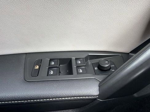 Used 2023 Volkswagen Tiguan S image 28