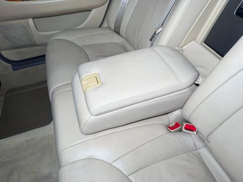 Used 2005 Lexus LS 430 RWD image 20