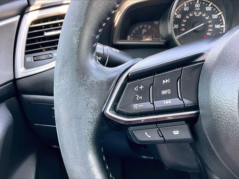 Used 2017 MAZDA MAZDA3 Touring FWD image 19