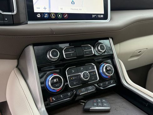 Used 2021 GMC Yukon XL Denali w/ Denali Premium Package image 29