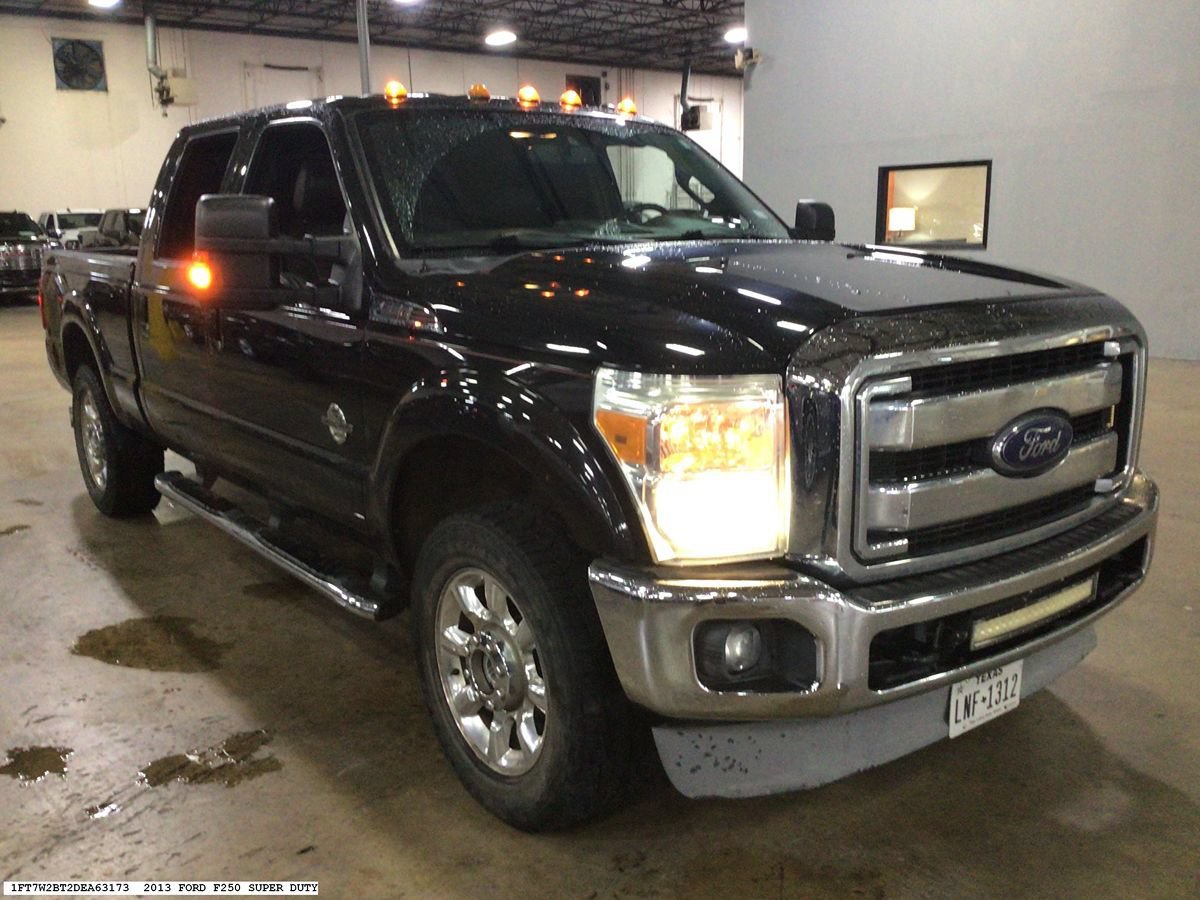Used 2013 Ford F250 Lariat w/ Lariat Interior Pkg AWD/4WD image 4
