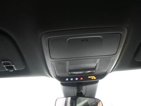 Used 2025 Chevrolet Traverse LT image 12