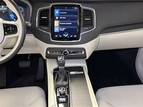 Used 2020 Volvo XC90 T6 Momentum w/ Protection Package Premier image 19