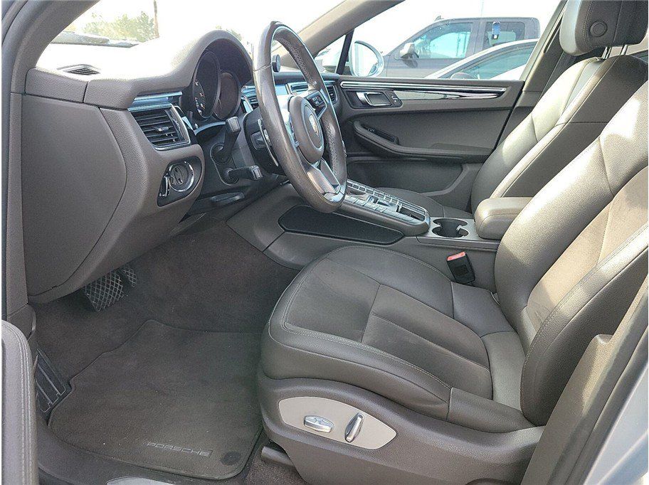 Used 2017 Porsche Macan AWD/4WD image 3