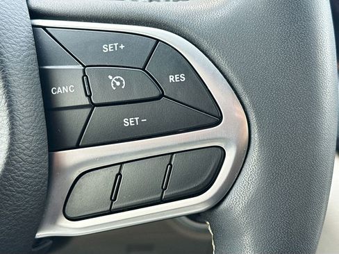 Used 2023 Chrysler Voyager LX FWD image 13