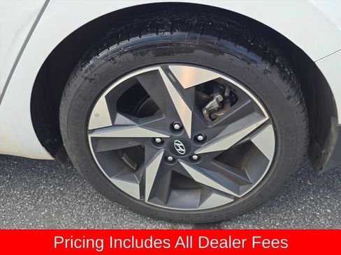 Used 2023 Hyundai Elantra SEL w/ Convenience Package FWD image 4