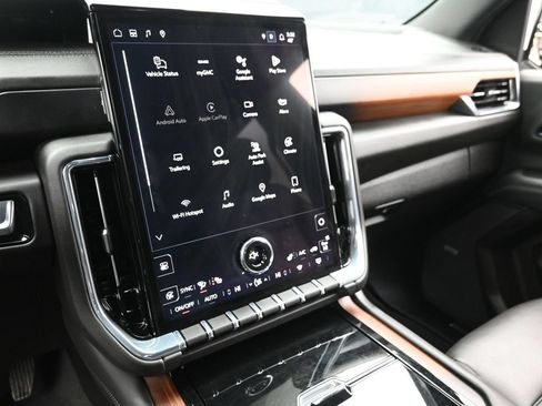 Used 2025 GMC Yukon Denali AWD/4WD image 31
