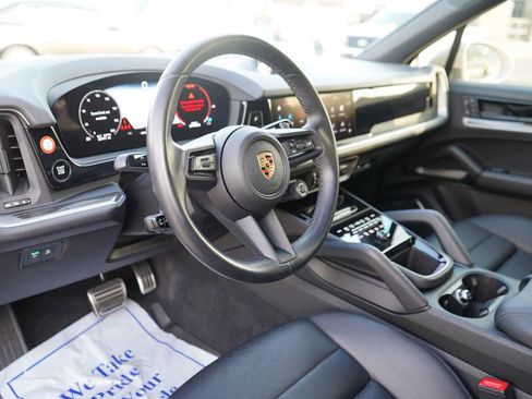 Used 2024 Porsche Cayenne S AWD/4WD image 9