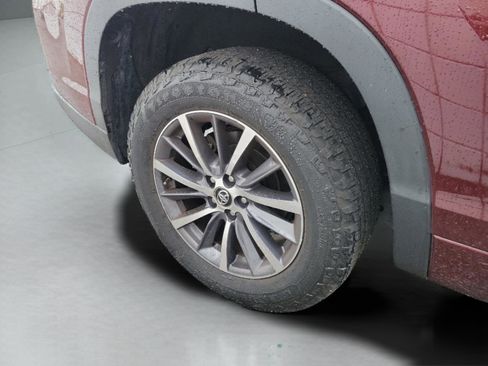 Used 2017 Toyota Highlander XLE image 28