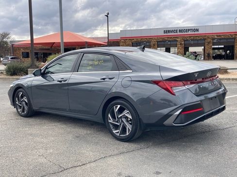 Used 2024 Hyundai Elantra SEL w/ Convenience Package image 7
