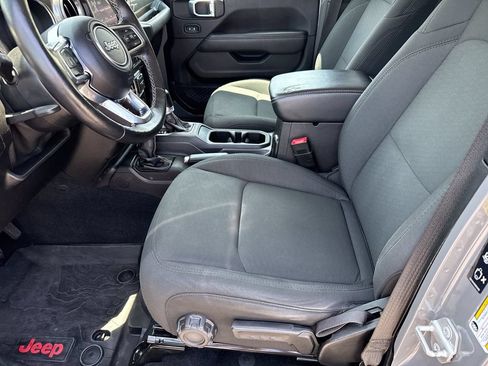 Used 2020 Jeep Wrangler Unlimited Sahara AWD/4WD image 9