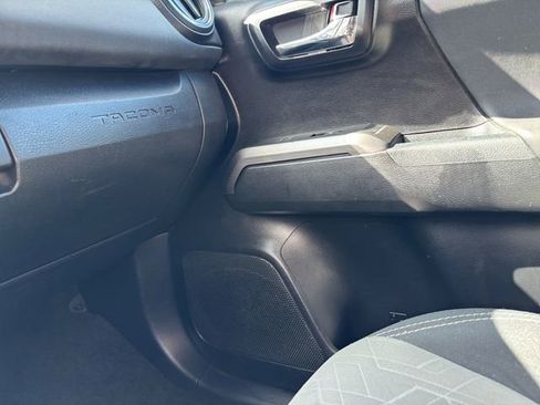 Used 2021 Toyota Tacoma TRD Off-Road image 18