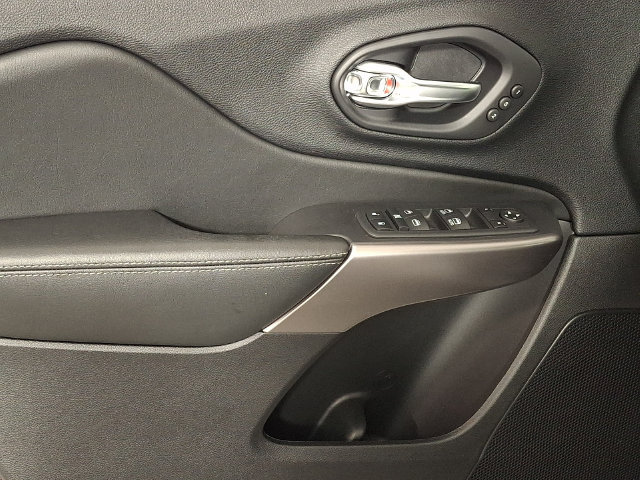 Used 2020 Jeep Cherokee Limited AWD/4WD image 14