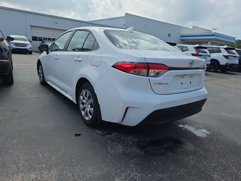Used 2025 Toyota Corolla LE FWD image 4