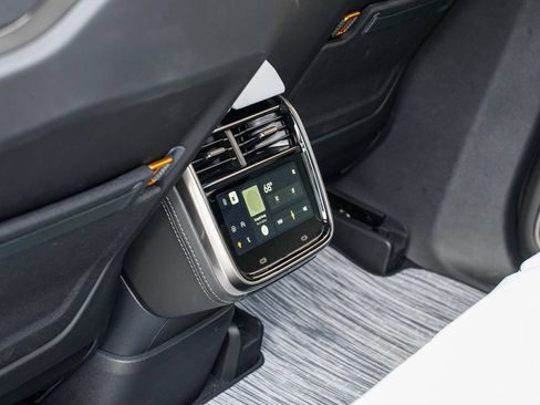 Used 2023 Rivian R1T Adventure image 17