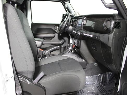 Used 2020 Jeep Wrangler Unlimited Sport image 12