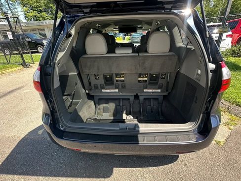 Used 2018 Toyota Sienna XLE Premium FWD image 9