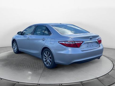 Used 2015 Toyota Camry XLE w/ Moonroof Package FWD image 3