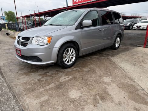 Used 2014 Dodge Grand Caravan SXT image 6