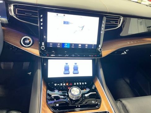 New 2025 Jeep Grand Wagoneer Series III w/ HD Trailer Tow Package AWD/4WD image 12