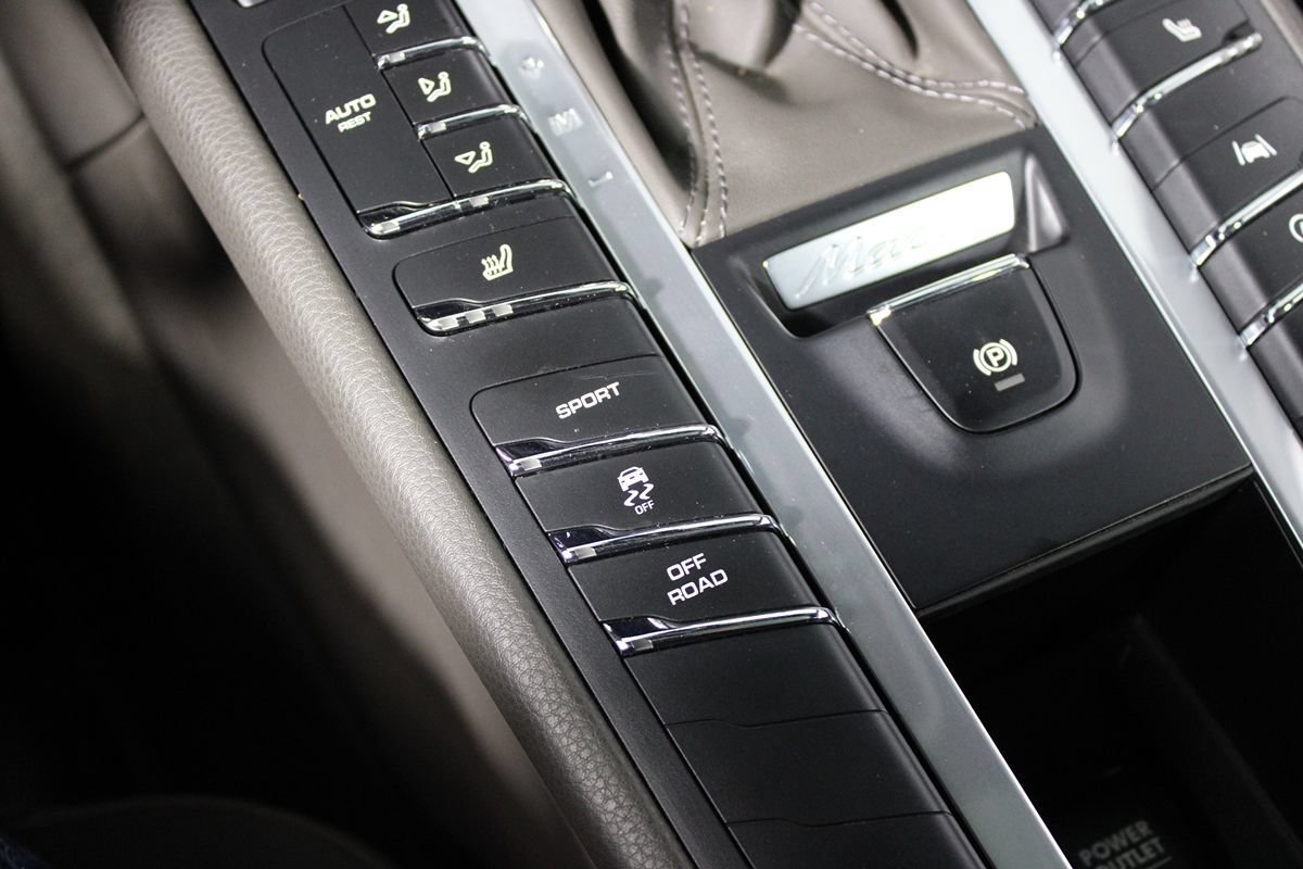 Used 2019 Porsche Macan AWD/4WD image 21