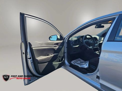 Used 2020 Hyundai Elantra SE w/ Cargo Package (C1) FWD image 9