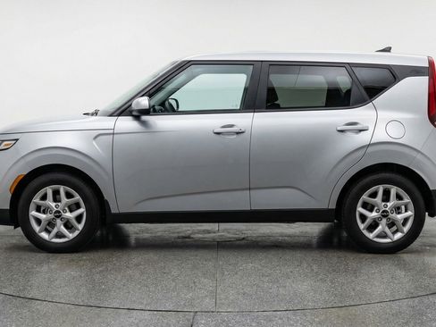 Used 2025 Kia Soul LX w/ LX Technology Package image 5