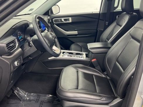 Used 2022 Ford Explorer XLT w/ Equipment Group 202A image 15