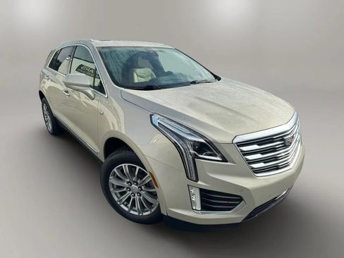 Used 2017 Cadillac XT5 Luxury w/ Driver Awareness Package FWD image 2