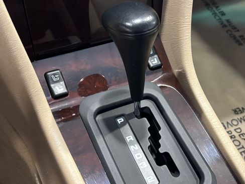 Used 1995 Mercedes-Benz E 320 Convertible image 32