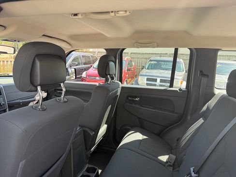 Used 2012 Jeep Liberty Sport image 21
